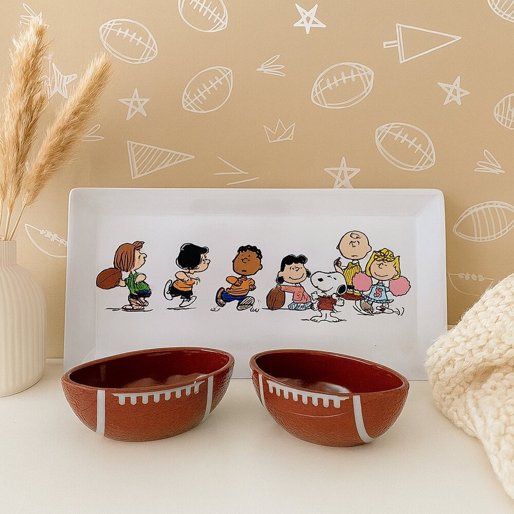 Peanuts Playing Football Tray with two Football Bowls